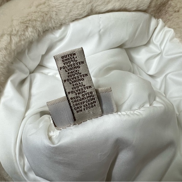 UGG White Quilted Puffer Bucket Hat - Picture 8 of 8